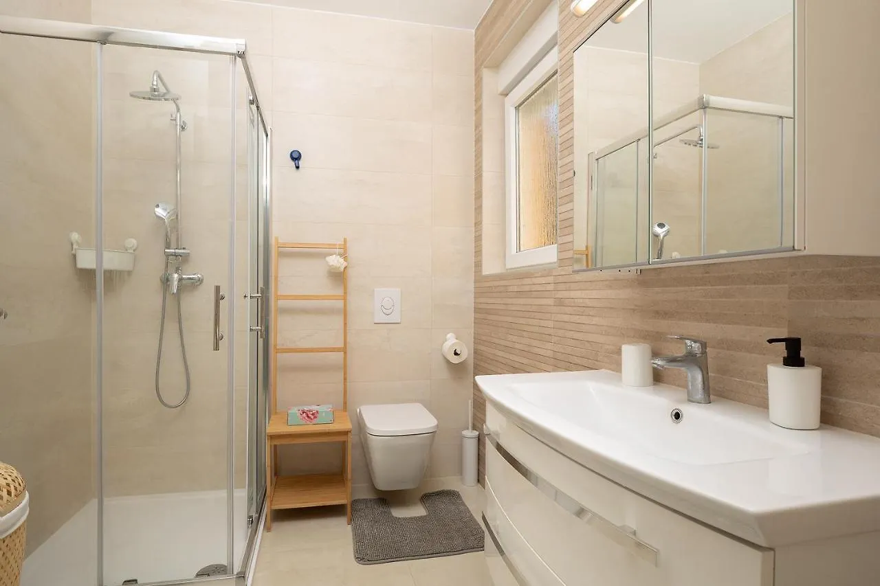 Apartment J&E Medulin 0*,  Croatia